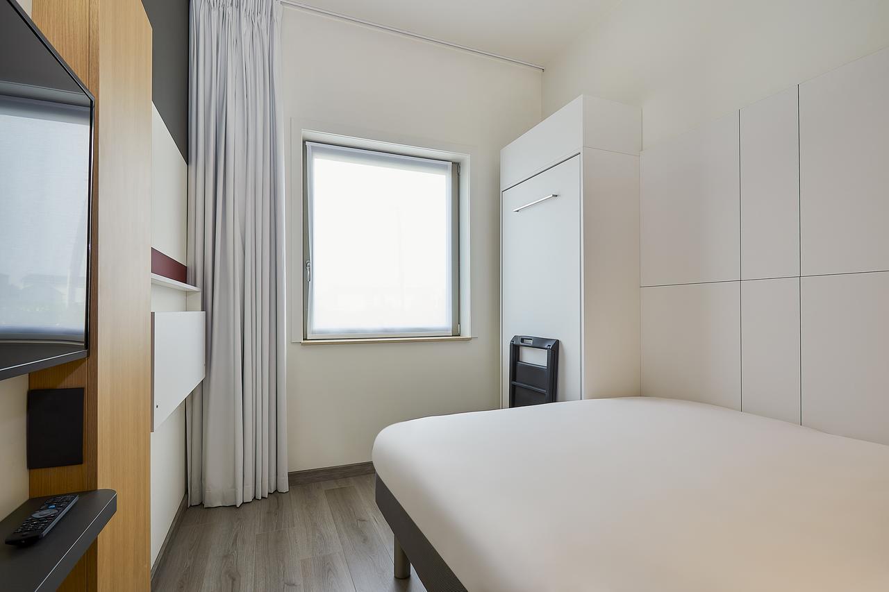 Hotel Ibis Budget Oostende Airport 2*